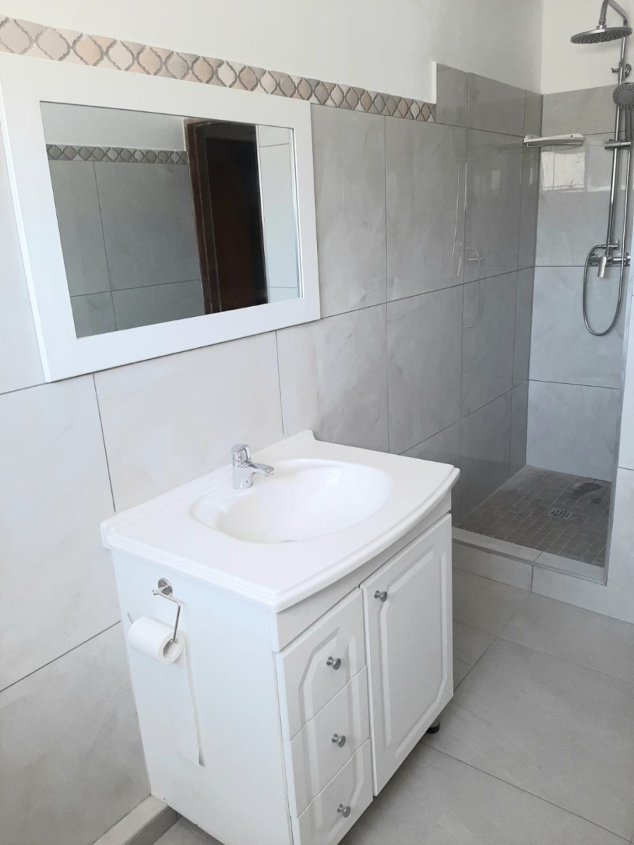 6 Bedroom Property for Sale in Bayview Western Cape